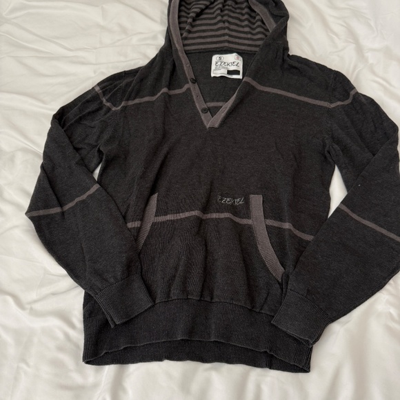 ezekiel pullover hoodie  size small   details: -pullover -good condition - Picture 5 of 5